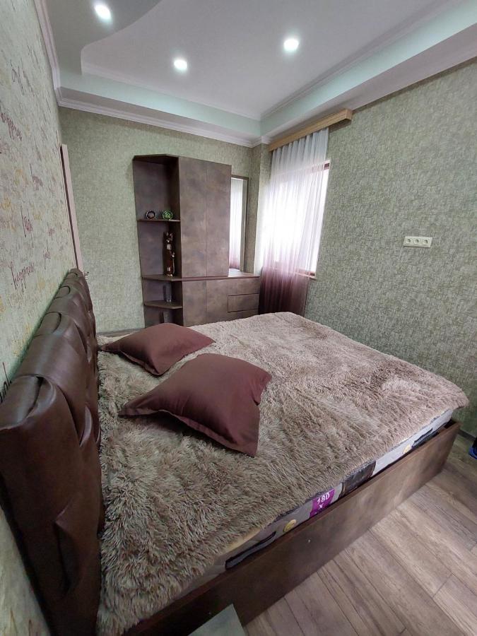 Avto'S Apartment In The Centre Of Kutaisi Exterior photo